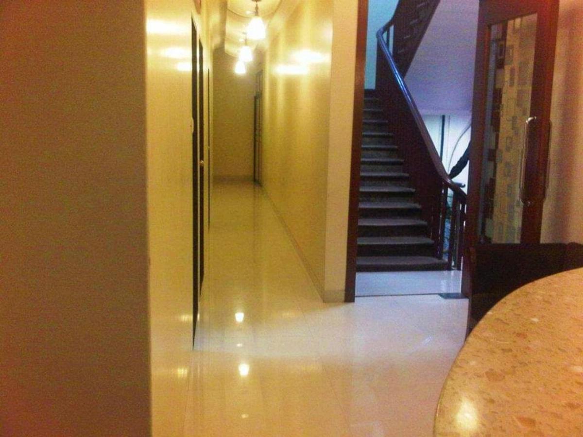 Hotel Broadway Colaba Mumbai Exterior photo