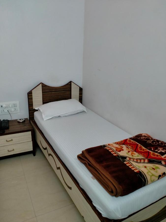 Hotel Broadway Colaba Mumbai Exterior photo