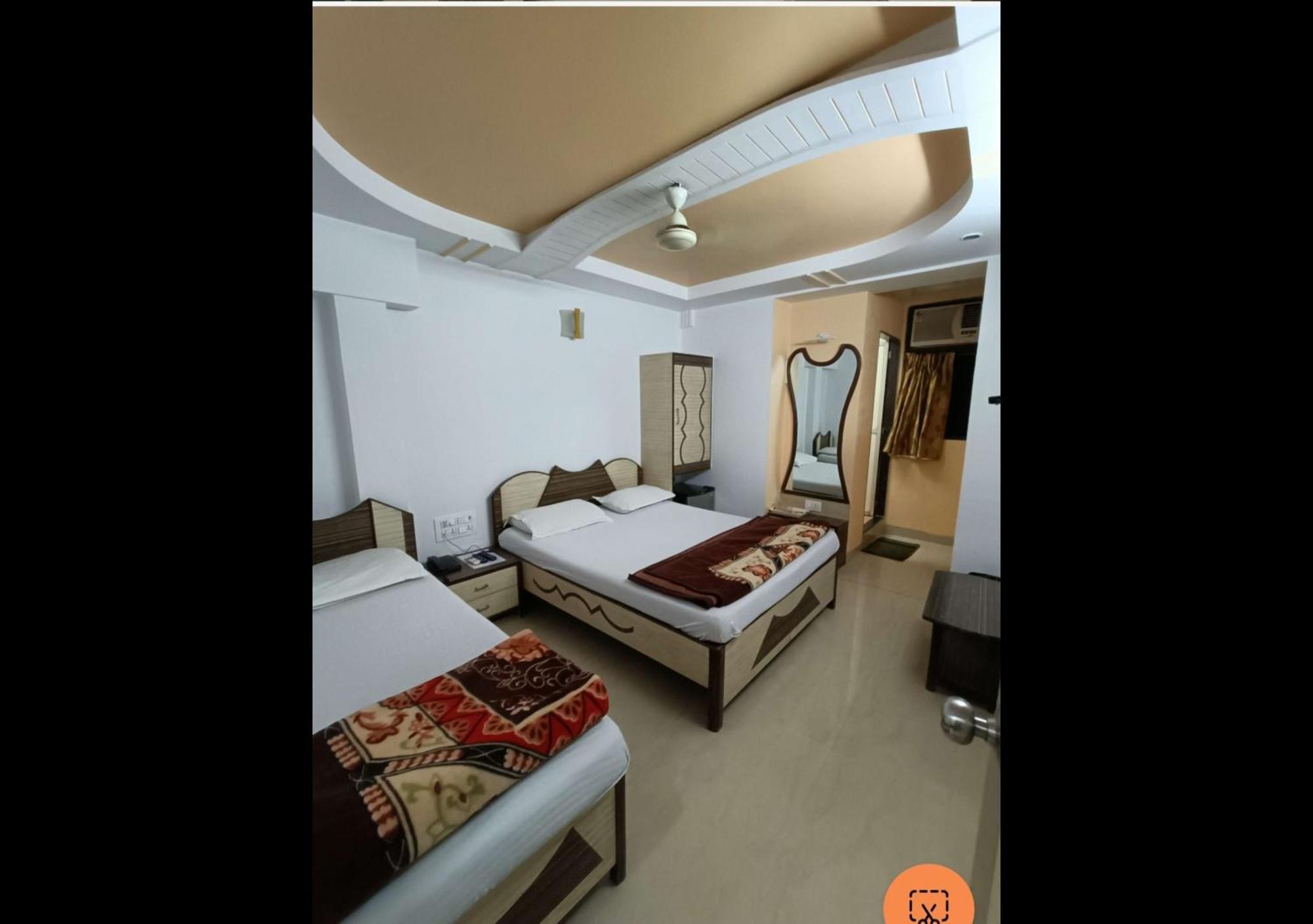 Hotel Broadway Colaba Mumbai Exterior photo